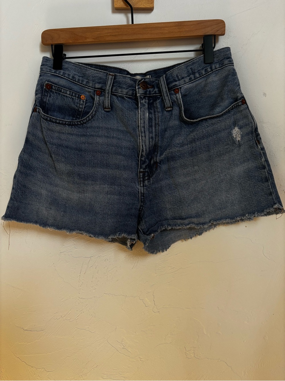 Madewell “The Dadjean” Short — Medium Wash Denim — Size 28